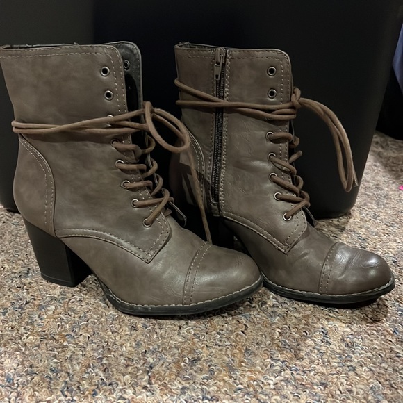 Heeled booties - Picture 3 of 5